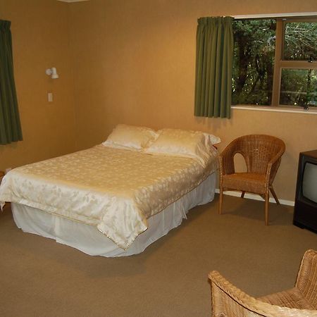 Wheatly Downs Farmstay And Backpackers Hawera Dış mekan fotoğraf