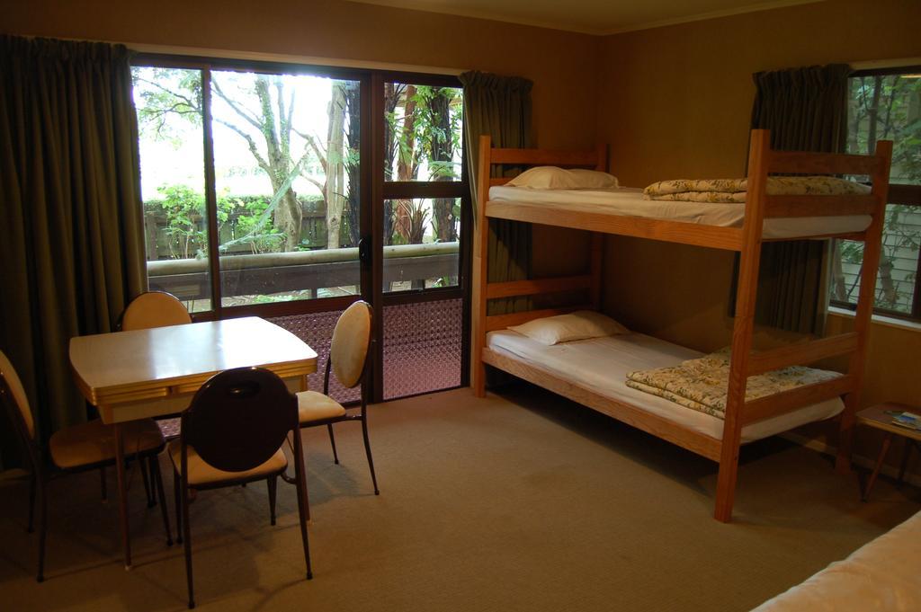 Wheatly Downs Farmstay And Backpackers Hawera Dış mekan fotoğraf