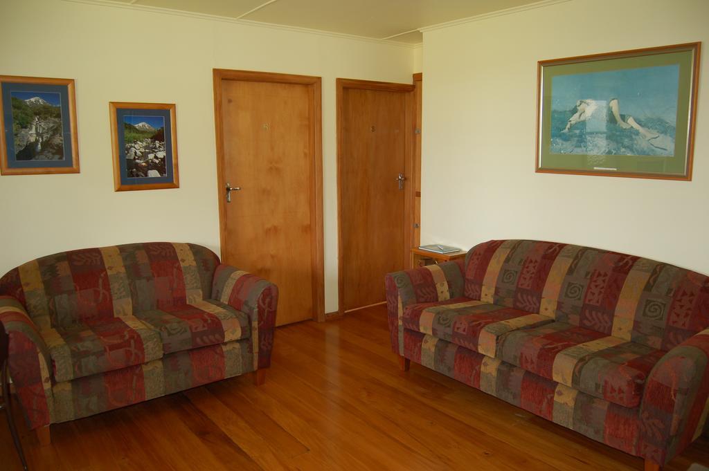 Wheatly Downs Farmstay And Backpackers Hawera Dış mekan fotoğraf